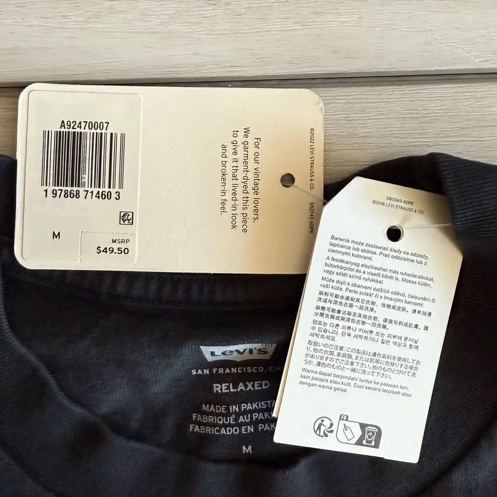 Levi’s Relaxed Long Sleeve Tee Black Medium NWT